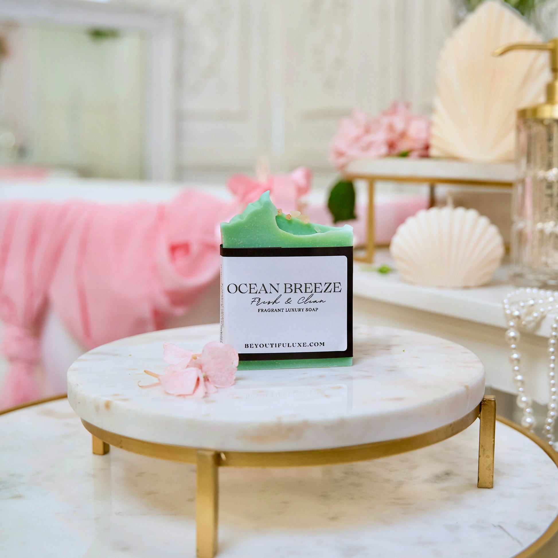 Handcrafted blue ocean breeze soap, made with coconut oil, olive oil, shea butter.Gentle Cleansing
Hydrating
Nourishing
Moisturizing
Rejuvenates
Balances Oily Skin